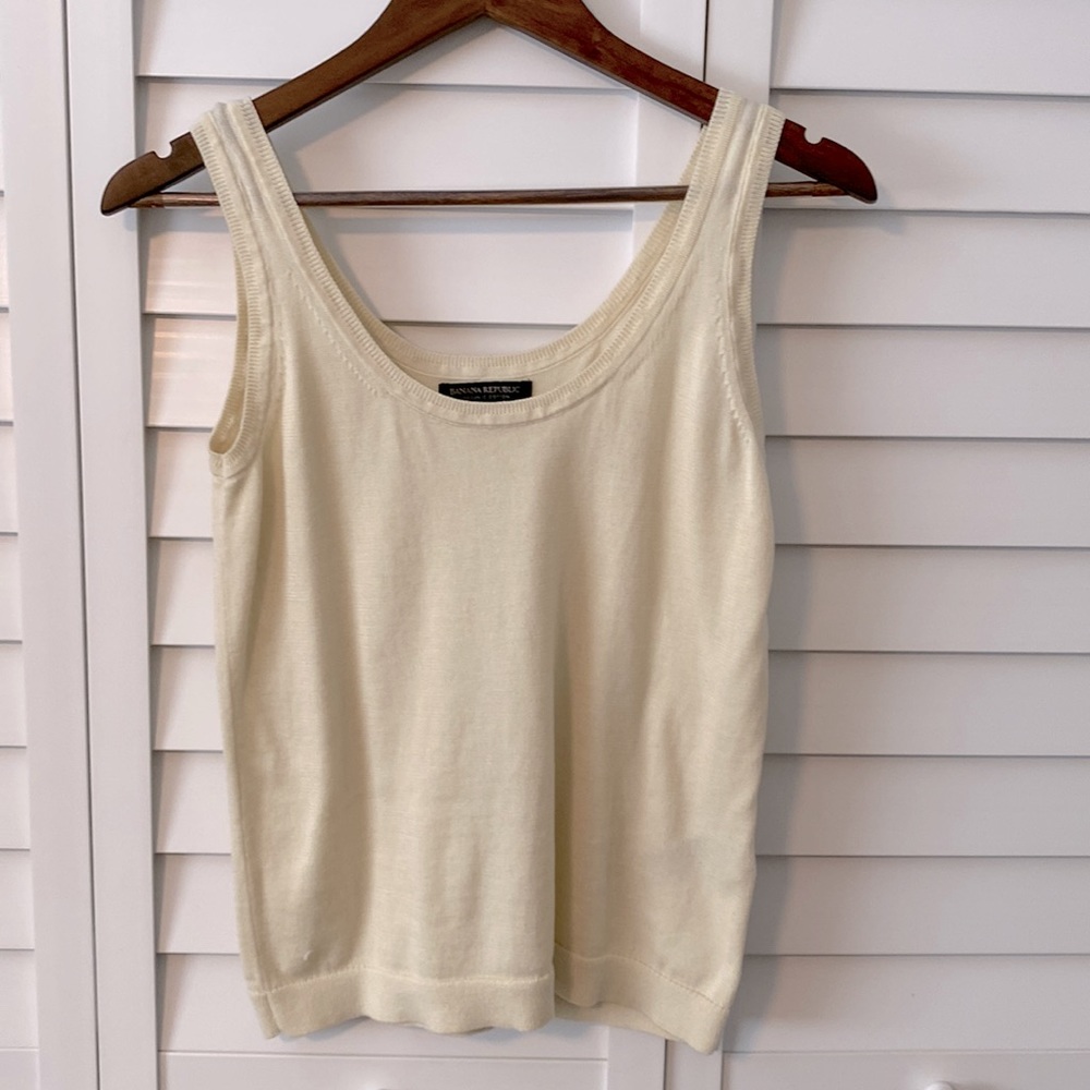 Banana republic organic cotton medium cream tank 100% cotton